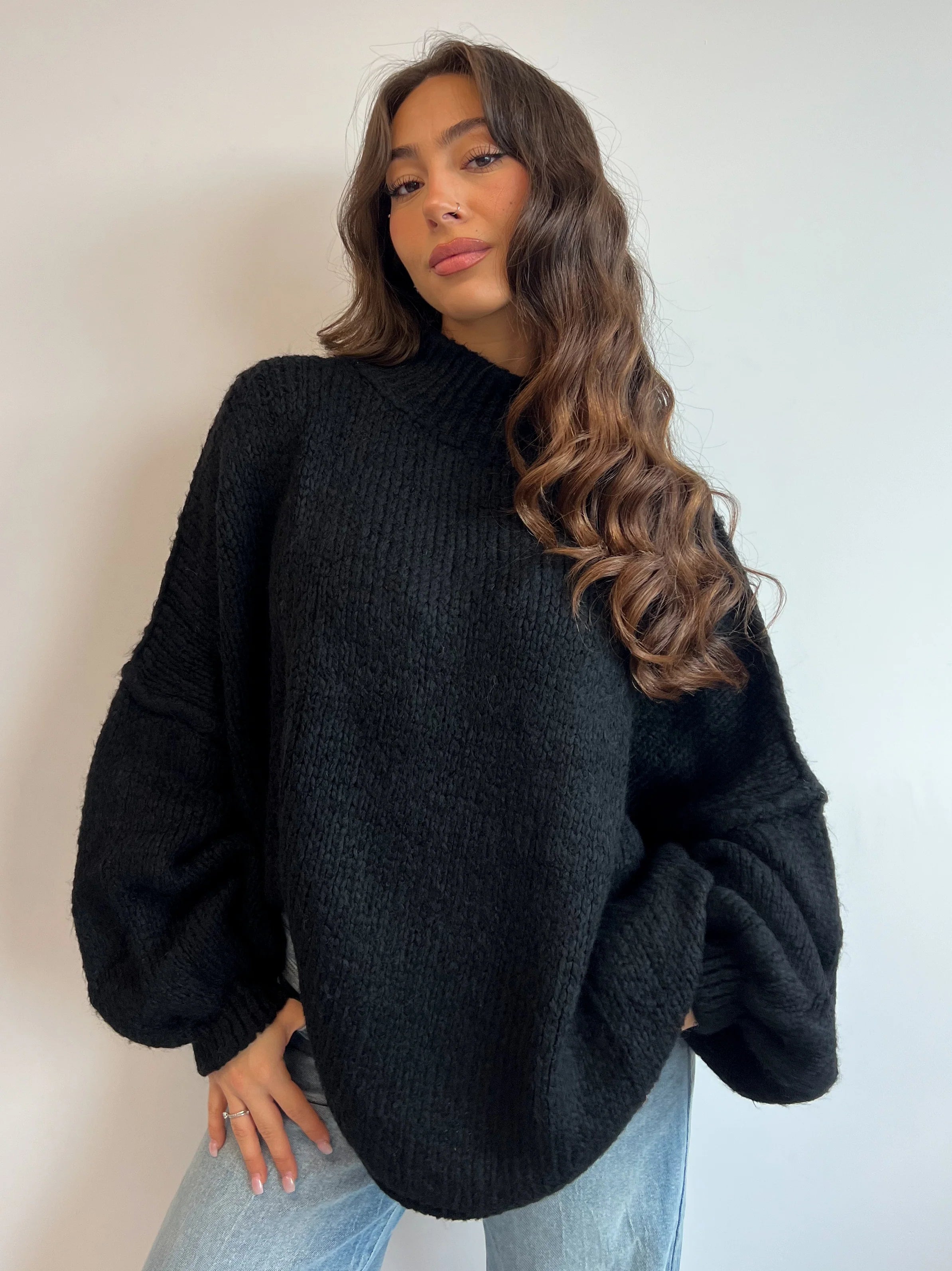 Schwarzer Oversize-Strickpullover - Warme und stilvolle Wahl für den Winter - Weiche Textur