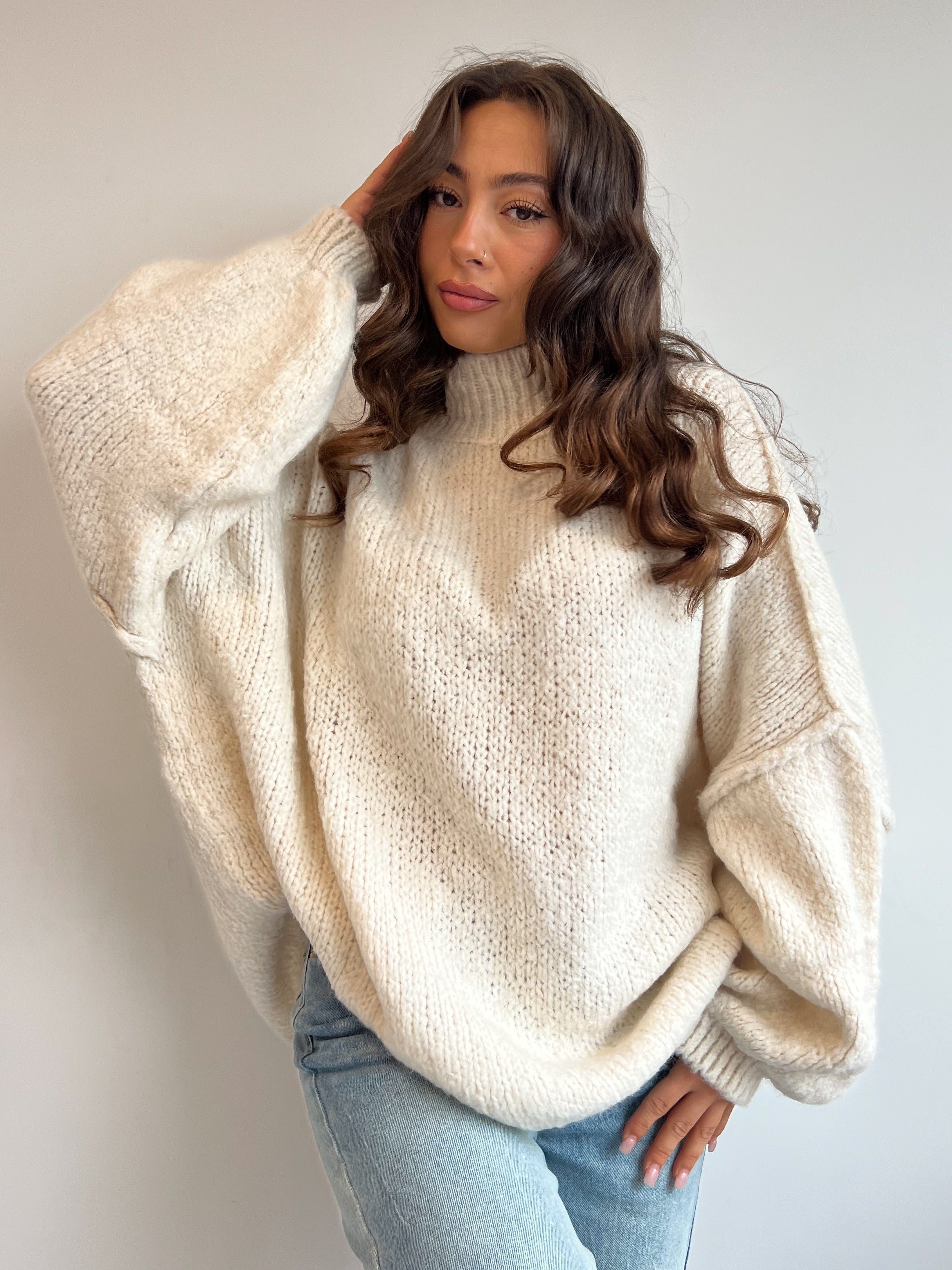 Schwarzer Oversize-Strickpullover - Warme und stilvolle Wahl für den Winter - Weiche Textur