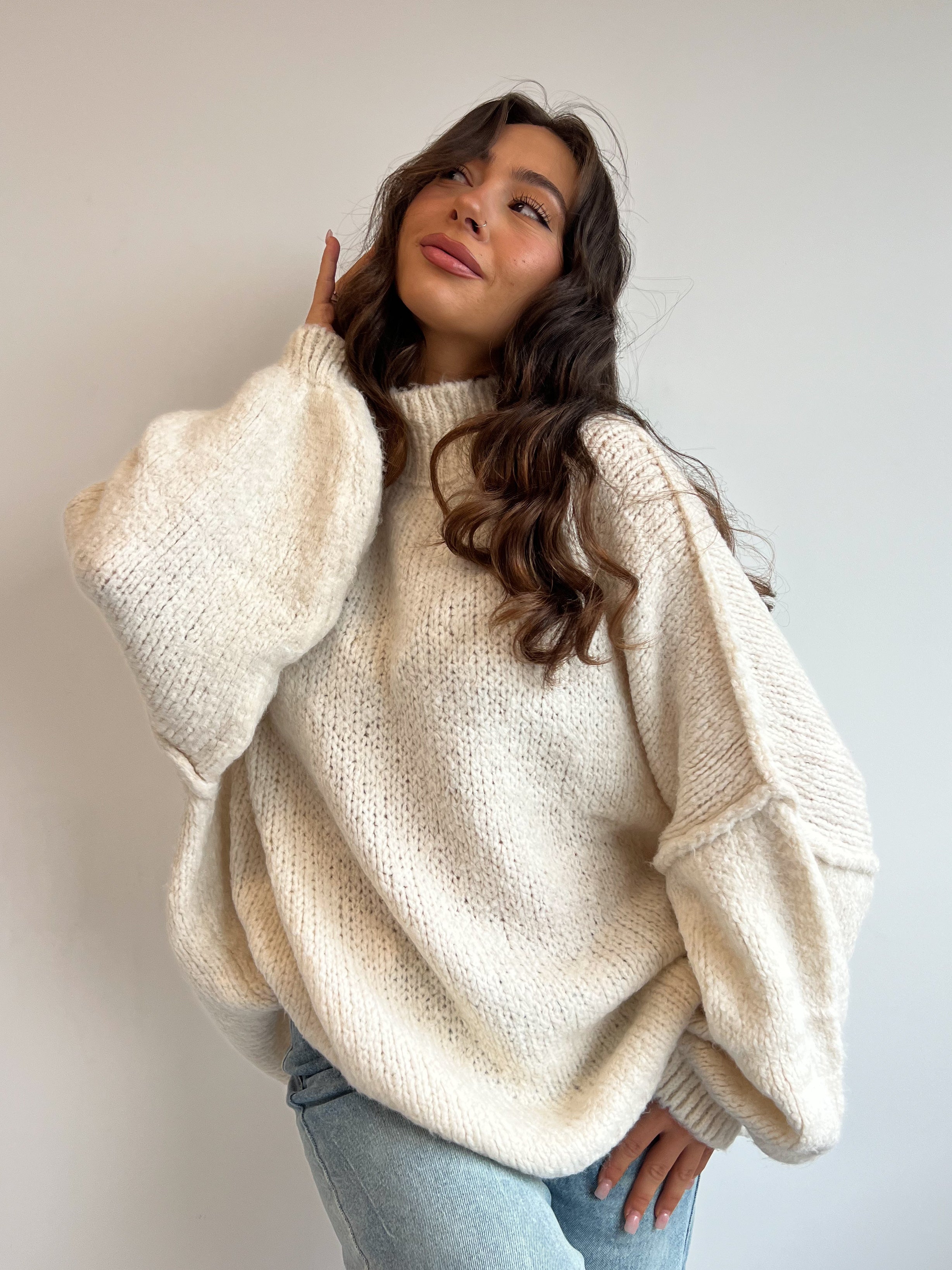 Schwarzer Oversize-Strickpullover - Warme und stilvolle Wahl für den Winter - Weiche Textur