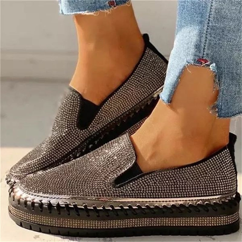 GlamStride Diamond Loafers: Eleganter Stil trifft auf unschlagbaren Komfort – perfekt für jeden Anlass!