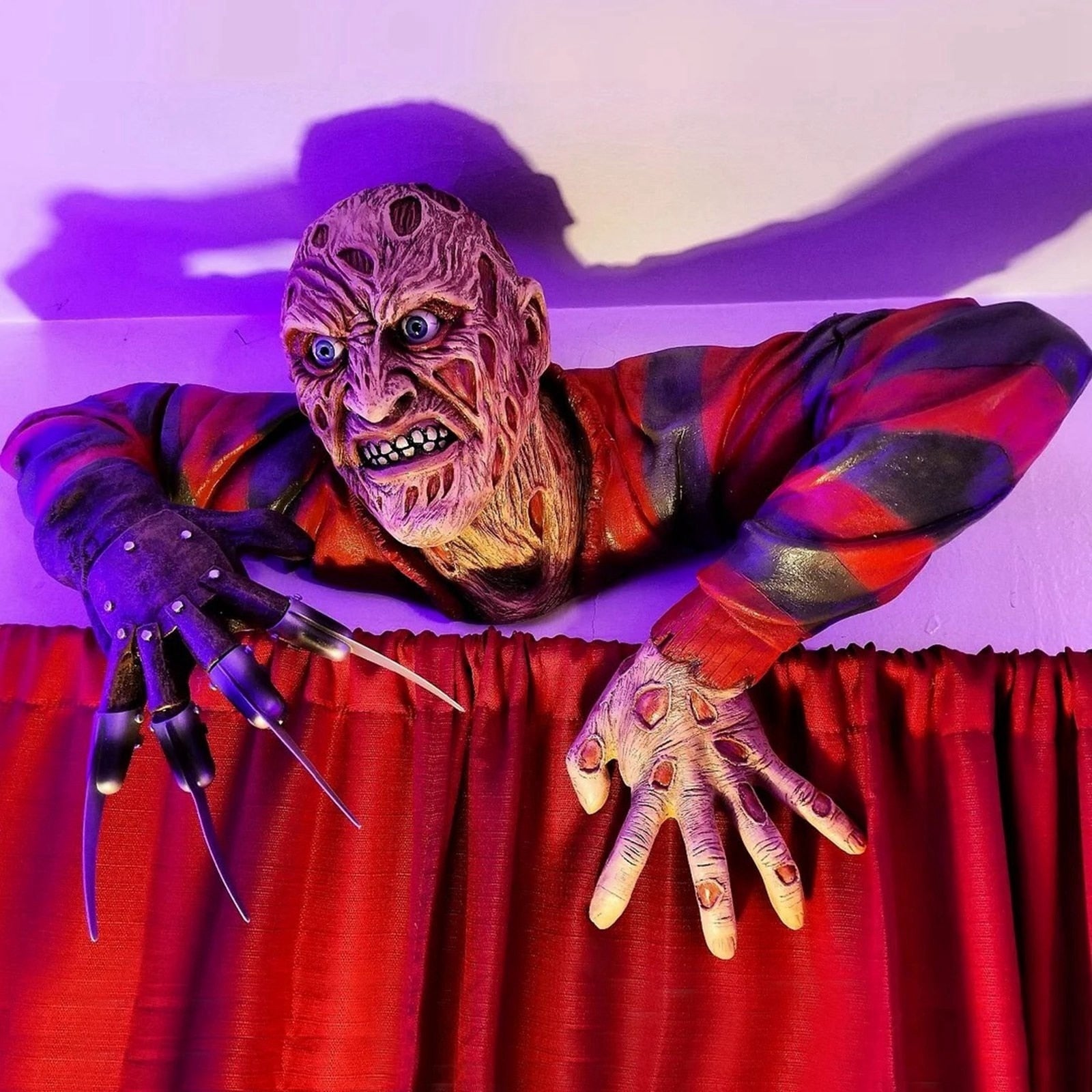 CreepyCrafts Freddy Krueger Wanddekoration - Gruselige Horror-Deko für Halloween und Spukhäuser