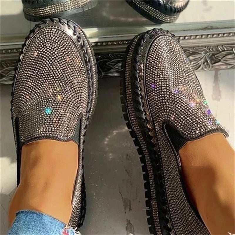 GlamStride Diamond Loafers: Eleganter Stil trifft auf unschlagbaren Komfort – perfekt für jeden Anlass!