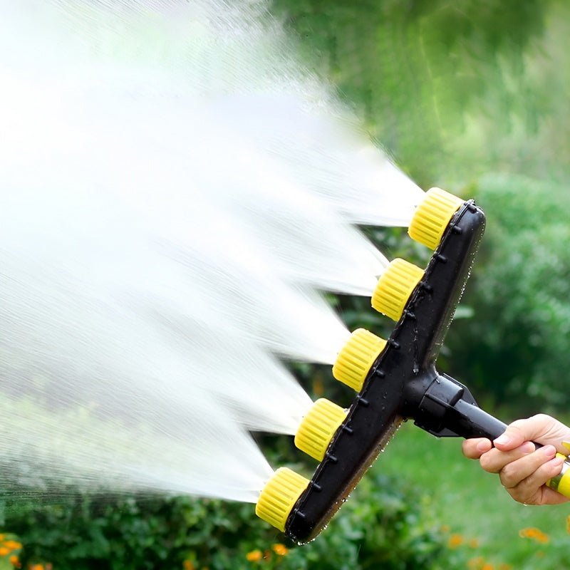 AquaSpray Gartensprüher - Verstellbare Sprühköpfe, einfache Installation, schonend für Pflanzen. Ideal für effiziente Garten- und Rasenbewässerung.