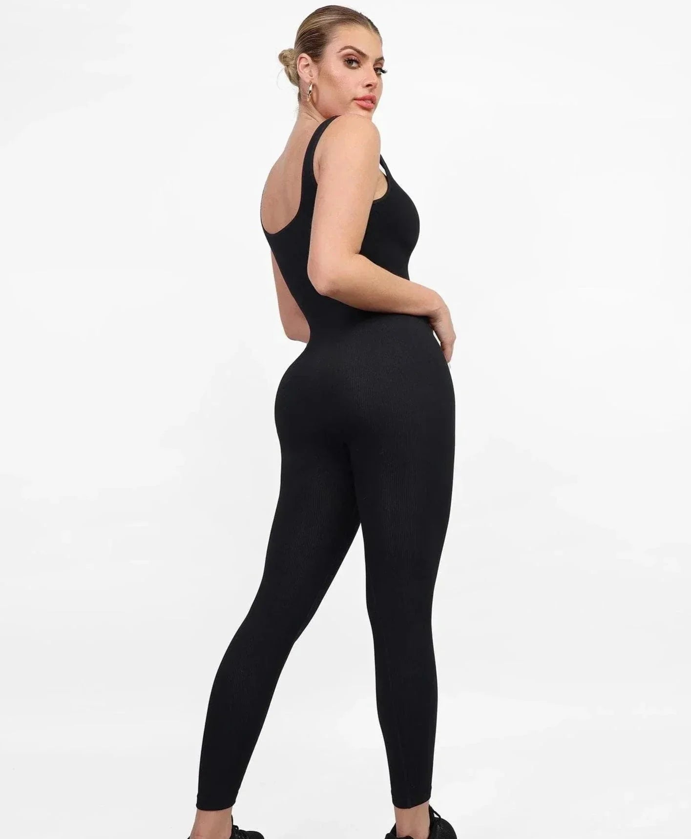 CurveAura Jumpsuit - Komfortabler, kurvenbetonter Einteiler für vielseitigen Stil, perfekt für legere und formelle Anlässe, erhältlich in Größen S bis 3XL