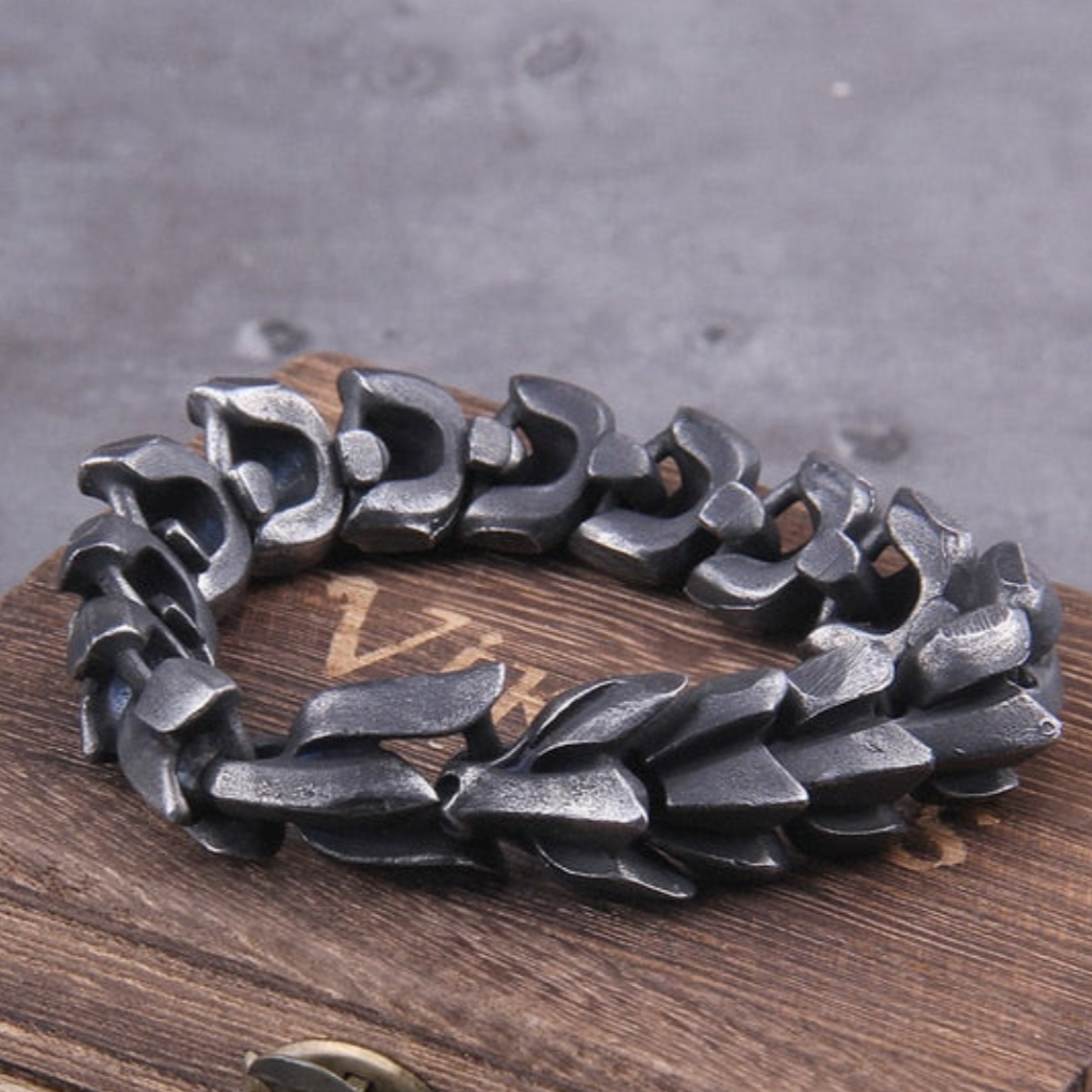 DragonSpiral - Drachenarmband aus Edelstahl, symbolisiert Stärke und Mut, handgefertigt, verstellbare Passform, unisex, ideal für jeden Anlass.